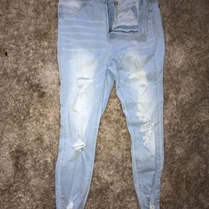 Distressed lightwash jeans